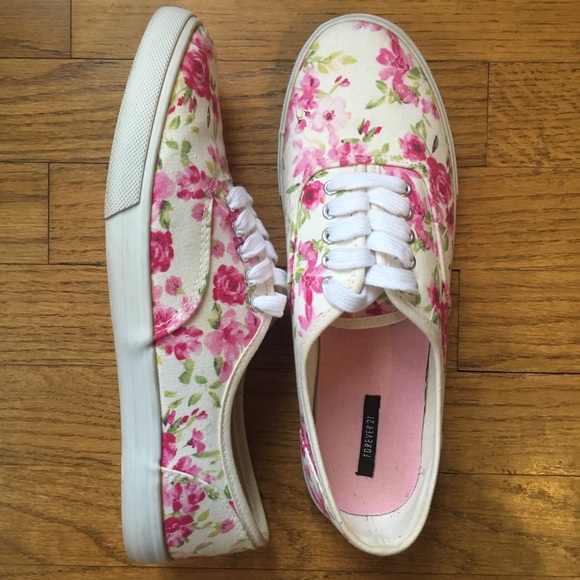 Forever 21 - Sneaker with Roses - Picture 2 of 8
